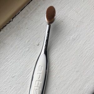 New: Artis Elite Oval 4 Brush